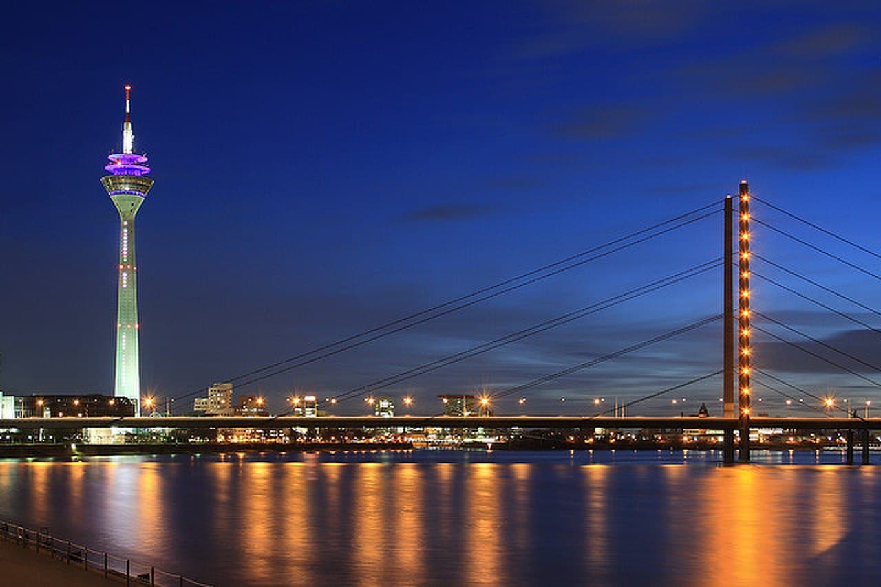 Rheinkniebrücke bridge in Düsseldorf at night